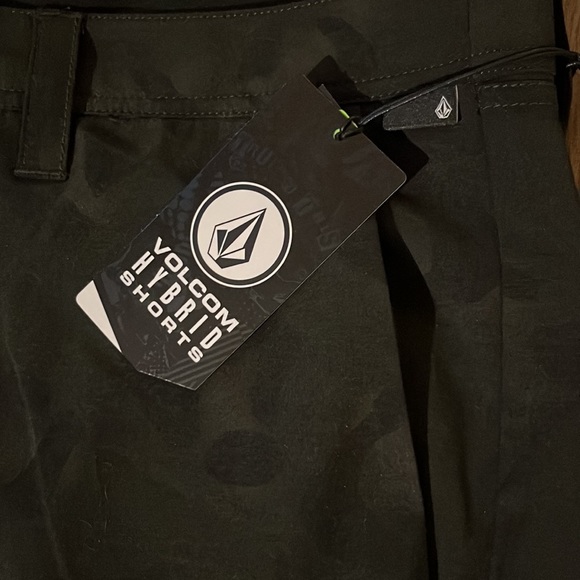 NWT Men Volcom “Mix Frickn Cross Shred 20” Hybrid Cheetah Spotted Shorts 36”x20” - Picture 2 of 7